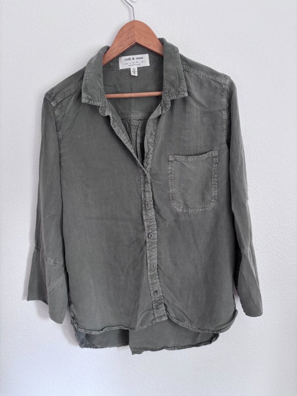 cloth & stone (anthropologie) light denim 3/4 button down Womens Medium